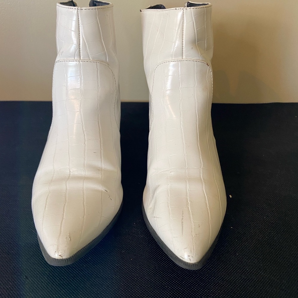 Qupid White Faux Leather Croc Embossed Pointed Toe Block Heel Booties Womens